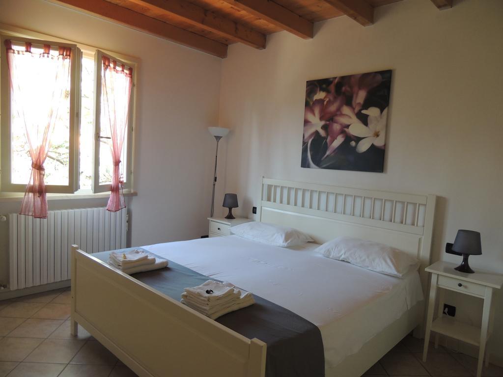 Villa Rosa Moniga del Garda Pokoj fotografie